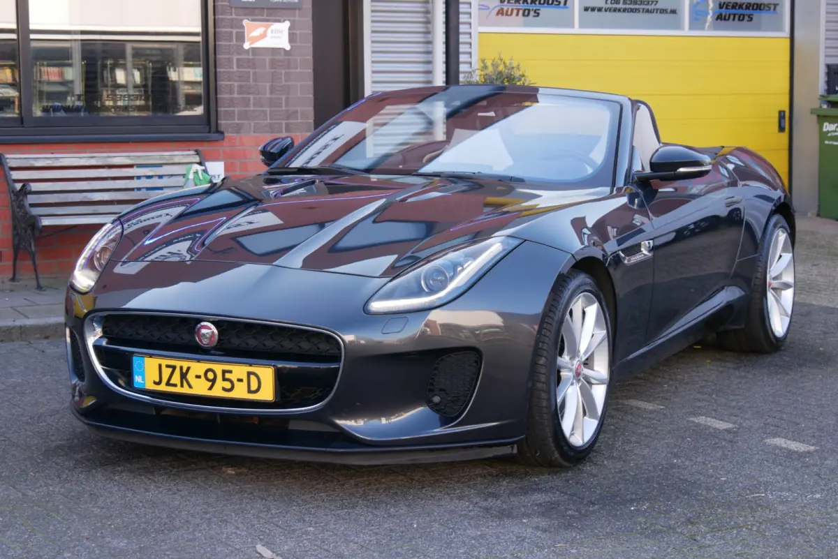 2.0T R-Dynamic. stoelverwarming. sportuitlaat. camera. navi.