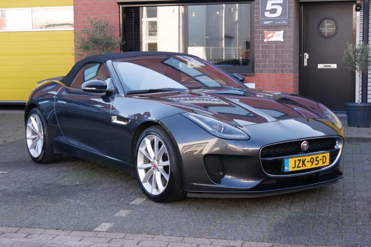 2.0T R-Dynamic. stoelverwarming. sportuitlaat. camera. navi.