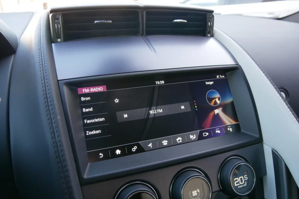 2.0T R-Dynamic. stoelverwarming. sportuitlaat. camera. navi.