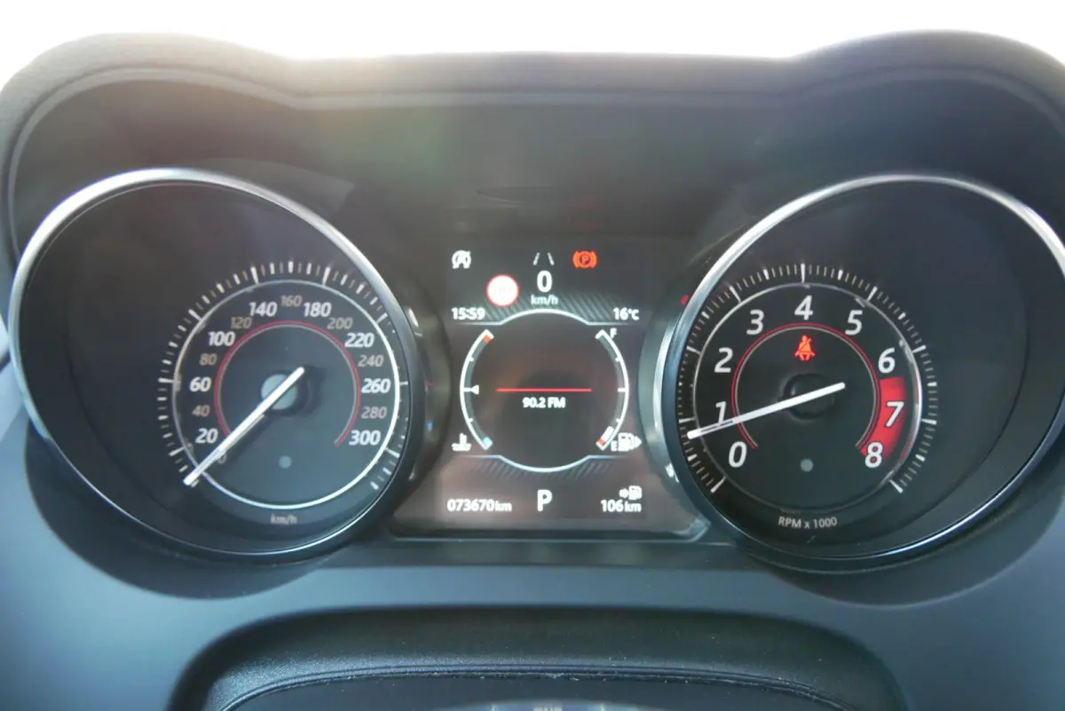 2.0T R-Dynamic. stoelverwarming. sportuitlaat. camera. navi.
