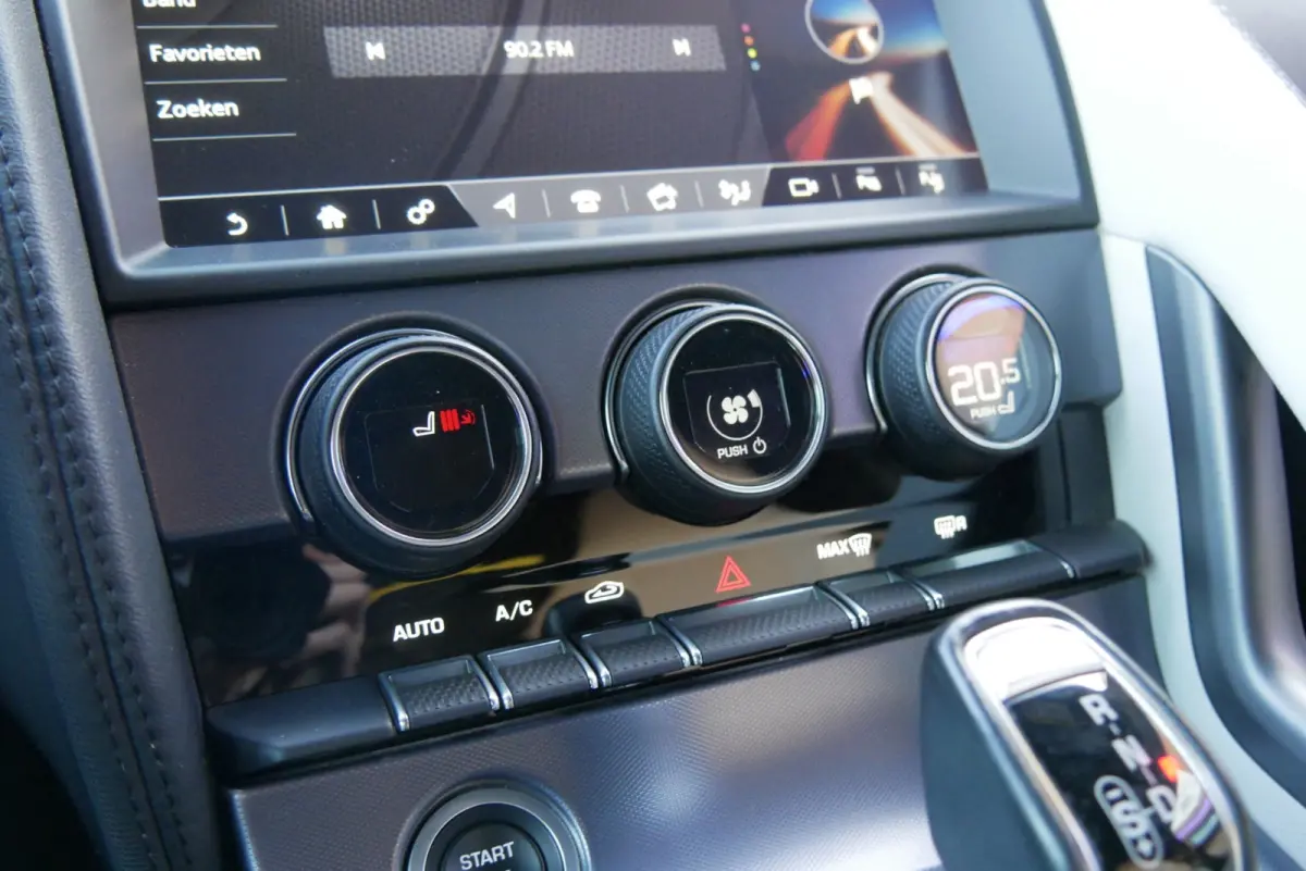 2.0T R-Dynamic. stoelverwarming. sportuitlaat. camera. navi.