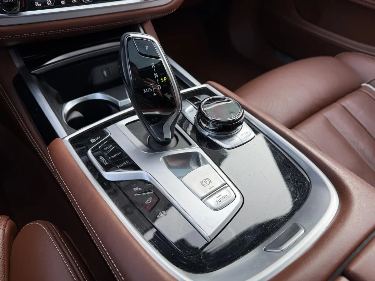 750i xDrive High Executive M-Sport | Panoramadak | 360* Camera | Bowers & Wilkins | Massage | Head-Up |