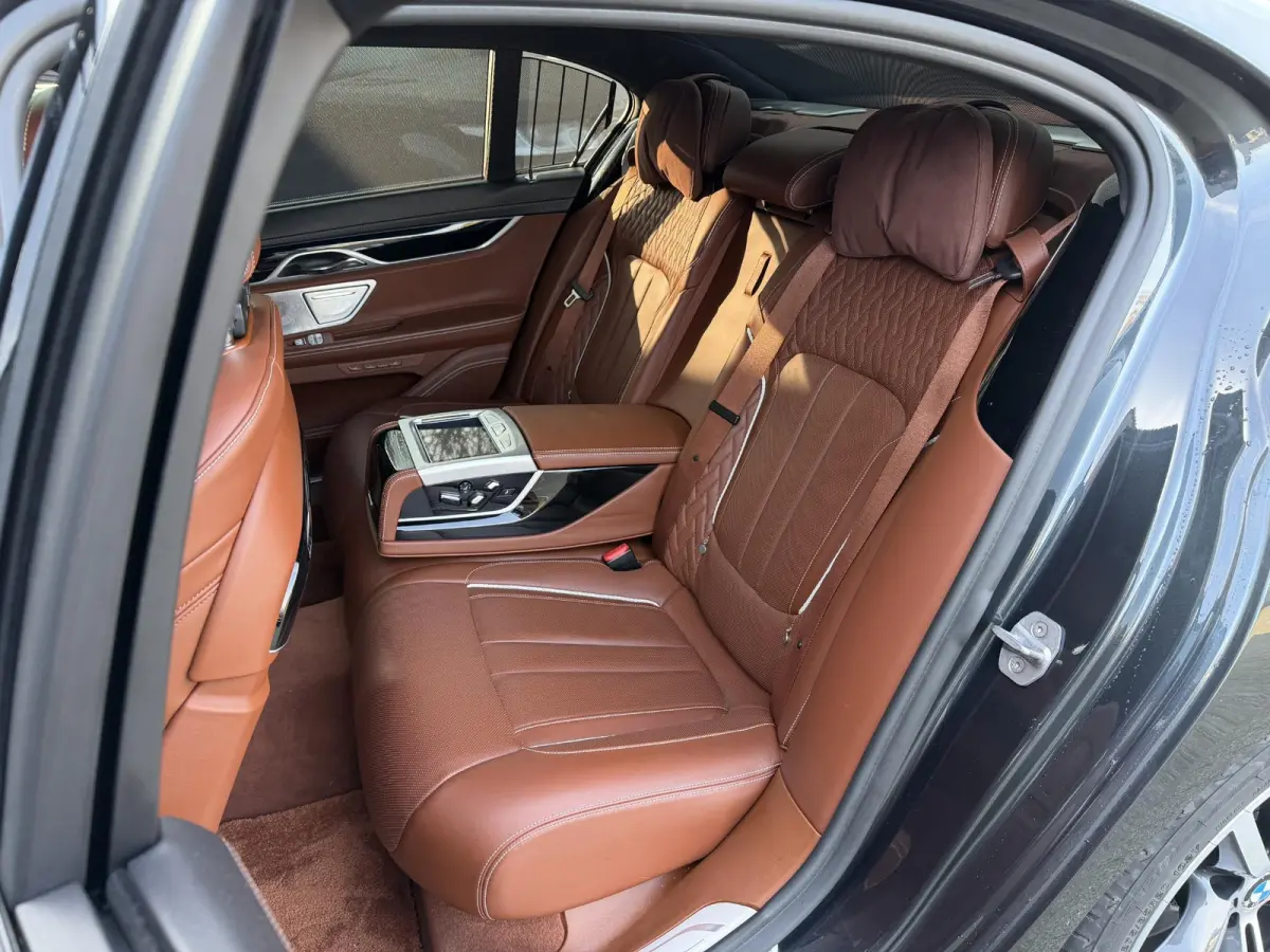 750i xDrive High Executive M-Sport | Panoramadak | 360* Camera | Bowers & Wilkins | Massage | Head-Up |