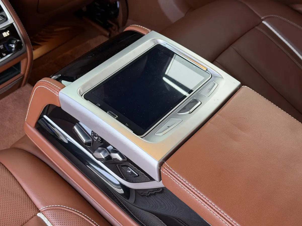 750i xDrive High Executive M-Sport | Panoramadak | 360* Camera | Bowers & Wilkins | Massage | Head-Up |