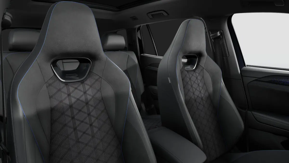 1.5 eHybrid R-Line Edition | 204pk | Trekhaak inklapbaar | Panoramaschuif-kanteldak | Black Style Pakket | adaptieve cruise control | climatronic (automatische airco) |
