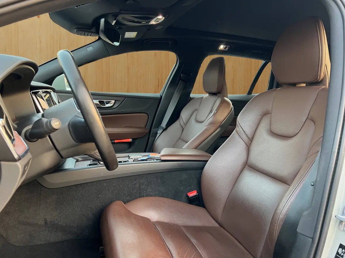 2.0 B5 AWD Plus | Panoramisch schuif/ kanteldak | Harmen & Kardon | Trekhaak wegklapbaar | LEF verlichting |