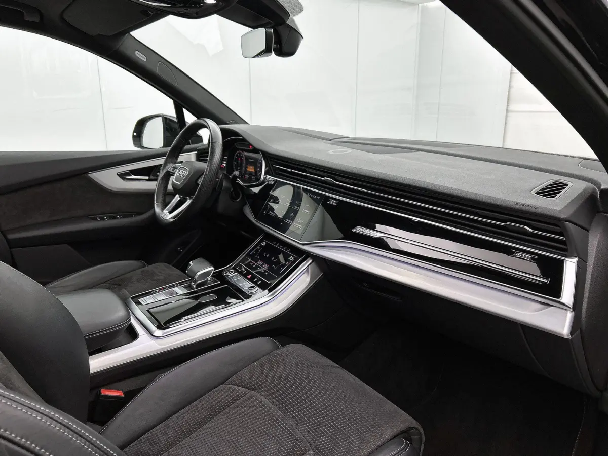 60 TFSI e quattro Competition 456 PK | S-line | Luchtvering l Cruise control l Panoramadak l Stuurverwarming l Elektrisch bedienbare bestuurdersstoel met geheugen l Elektrisch bedienbare tre