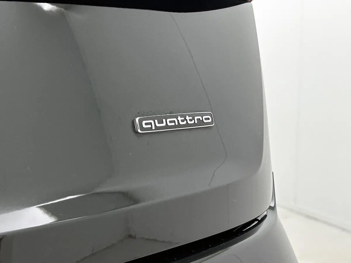 60 TFSI e quattro Competition 456 PK | S-line | Luchtvering l Cruise control l Panoramadak l Stuurverwarming l Elektrisch bedienbare bestuurdersstoel met geheugen l Elektrisch bedienbare tre