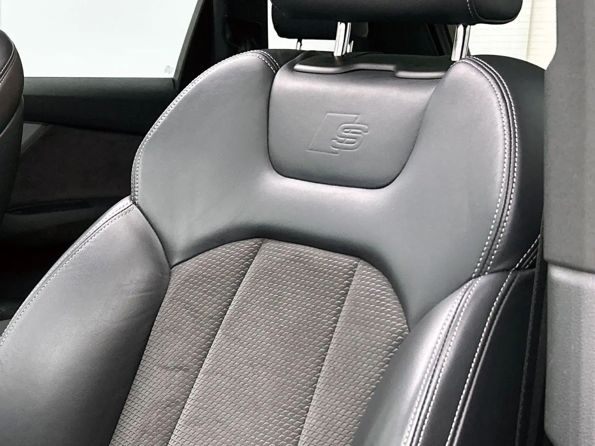 60 TFSI e quattro Competition 456 PK | S-line | Luchtvering l Cruise control l Panoramadak l Stuurverwarming l Elektrisch bedienbare bestuurdersstoel met geheugen l Elektrisch bedienbare tre