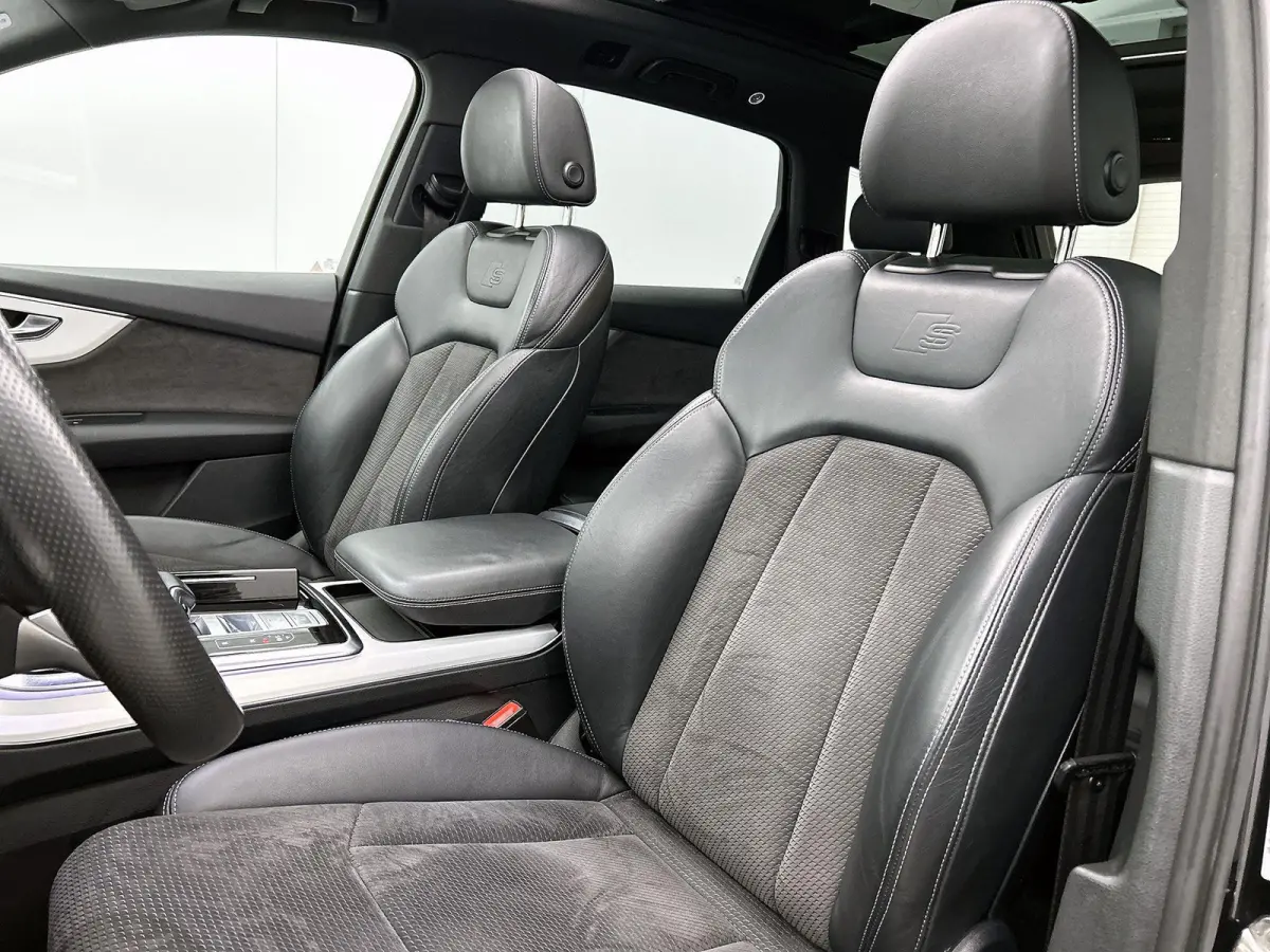60 TFSI e quattro Competition 456 PK | S-line | Luchtvering l Cruise control l Panoramadak l Stuurverwarming l Elektrisch bedienbare bestuurdersstoel met geheugen l Elektrisch bedienbare tre