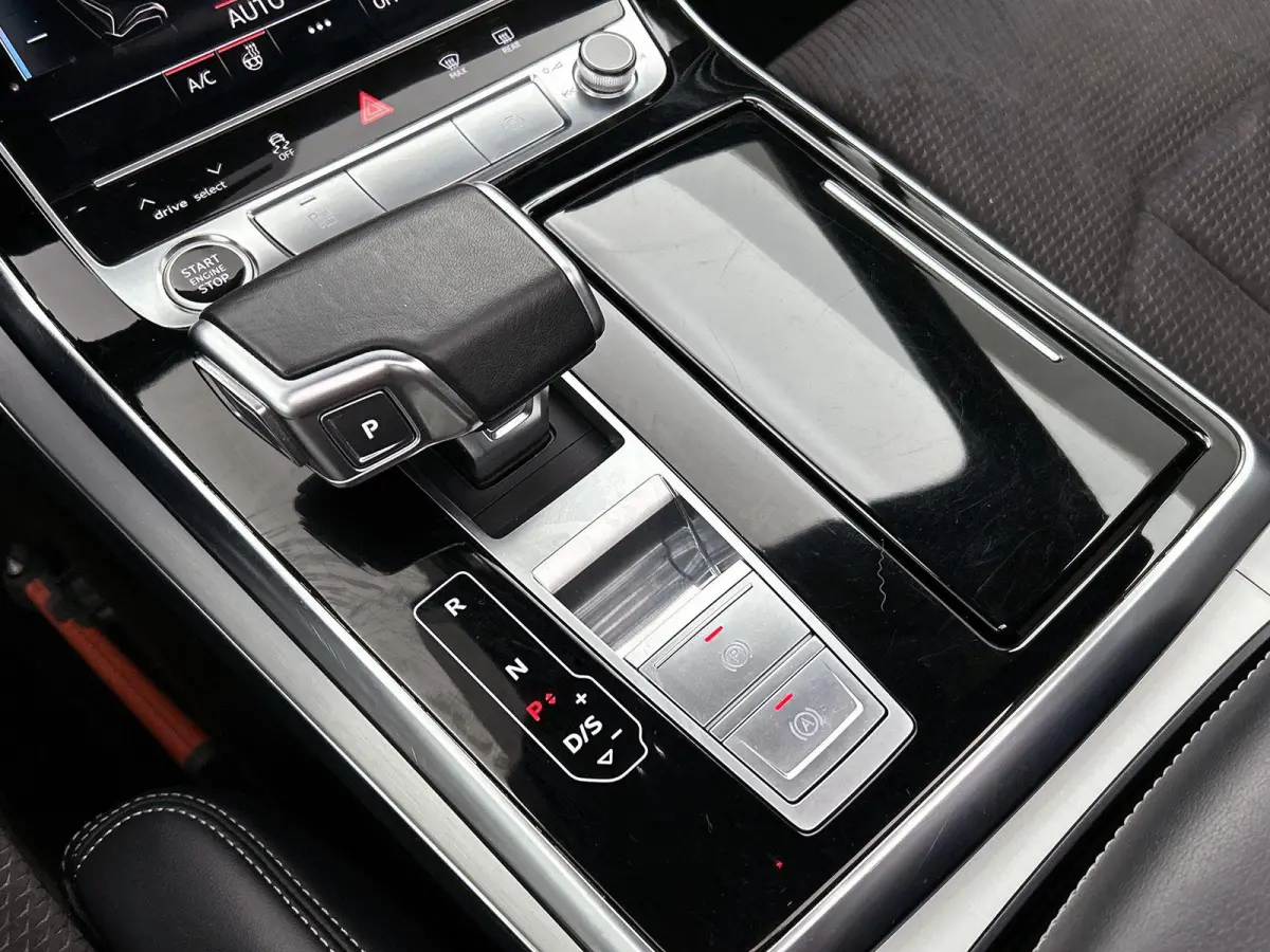 60 TFSI e quattro Competition 456 PK | S-line | Luchtvering l Cruise control l Panoramadak l Stuurverwarming l Elektrisch bedienbare bestuurdersstoel met geheugen l Elektrisch bedienbare tre