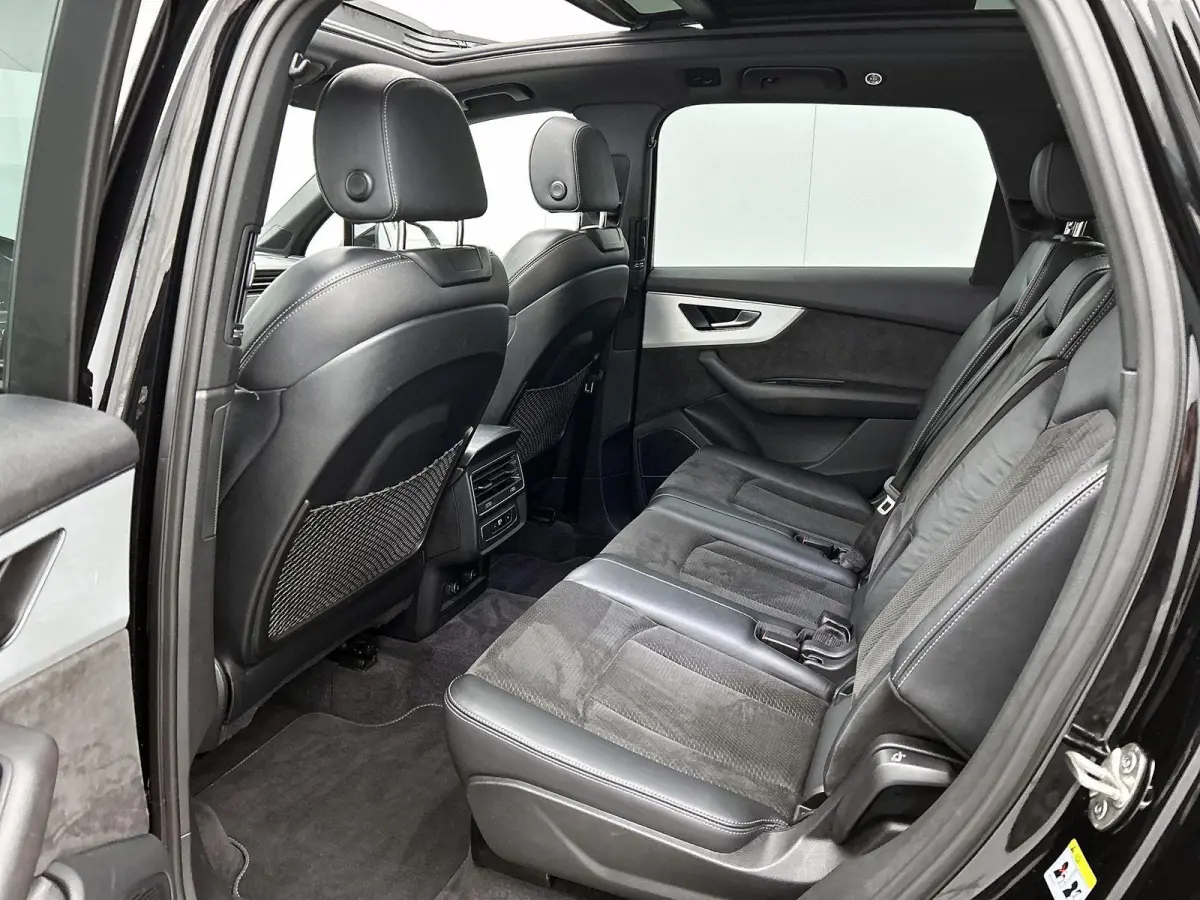 60 TFSI e quattro Competition 456 PK | S-line | Luchtvering l Cruise control l Panoramadak l Stuurverwarming l Elektrisch bedienbare bestuurdersstoel met geheugen l Elektrisch bedienbare tre