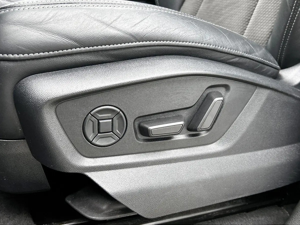 60 TFSI e quattro Competition 456 PK | S-line | Luchtvering l Cruise control l Panoramadak l Stuurverwarming l Elektrisch bedienbare bestuurdersstoel met geheugen l Elektrisch bedienbare tre