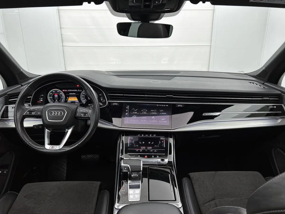 60 TFSI e quattro Competition 456 PK | S-line | Luchtvering l Cruise control l Panoramadak l Stuurverwarming l Elektrisch bedienbare bestuurdersstoel met geheugen l Elektrisch bedienbare tre