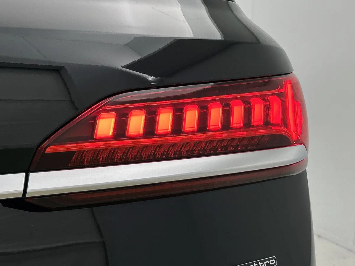 60 TFSI e quattro Competition 456 PK | S-line | Luchtvering l Cruise control l Panoramadak l Stuurverwarming l Elektrisch bedienbare bestuurdersstoel met geheugen l Elektrisch bedienbare tre