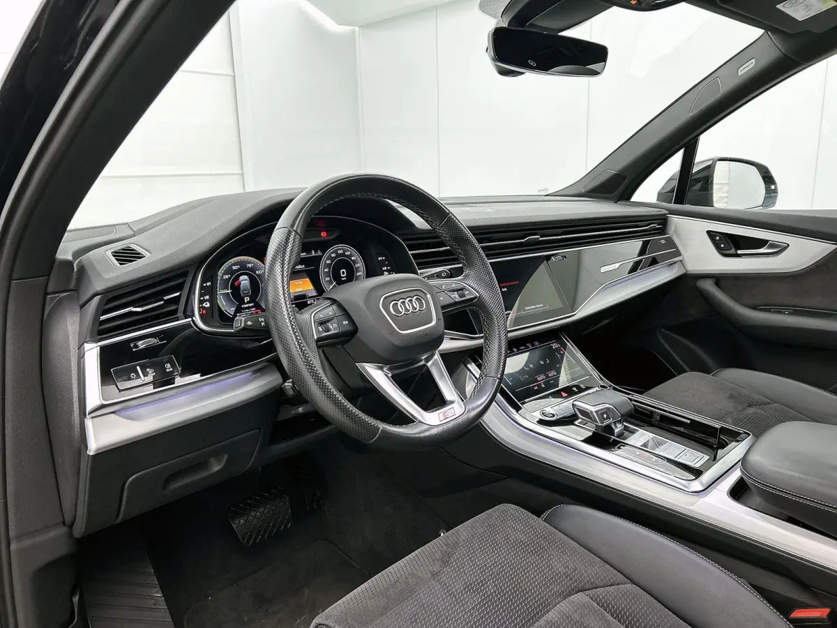 60 TFSI e quattro Competition 456 PK | S-line | Luchtvering l Cruise control l Panoramadak l Stuurverwarming l Elektrisch bedienbare bestuurdersstoel met geheugen l Elektrisch bedienbare tre