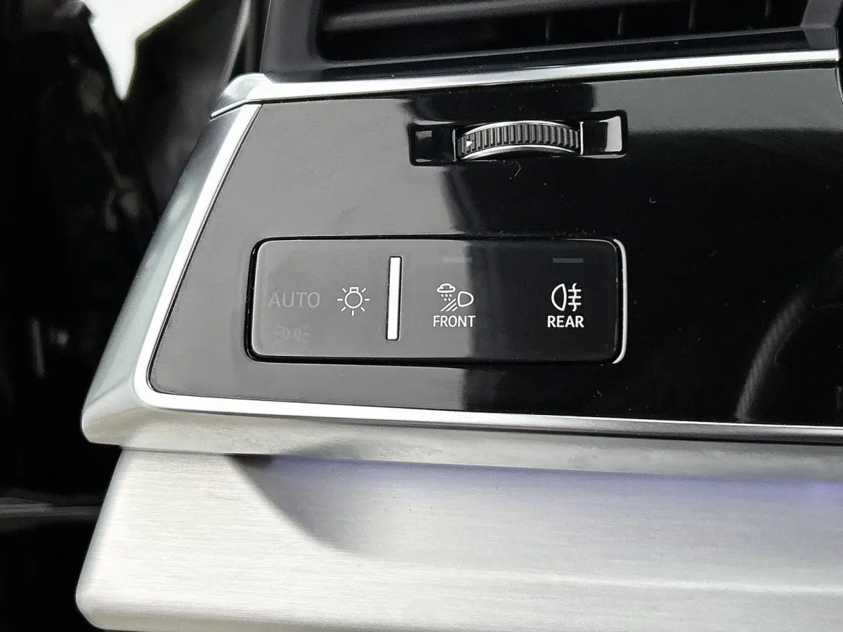 60 TFSI e quattro Competition 456 PK | S-line | Luchtvering l Cruise control l Panoramadak l Stuurverwarming l Elektrisch bedienbare bestuurdersstoel met geheugen l Elektrisch bedienbare tre