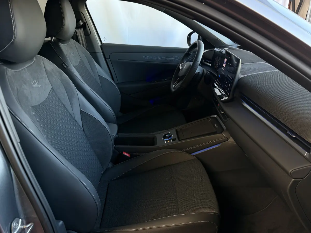 1.5 eTsi 150PK R-LINE EDITION VW.TREKHAAK IQ LED/GRIL/LOGO STOEL/STUUR.VERW 2026 ✅Top Auto's Wijchen , 30 Jaar Specialist in Volkswagen  : Alle Type's : R-Line Edition / Style / First Edit