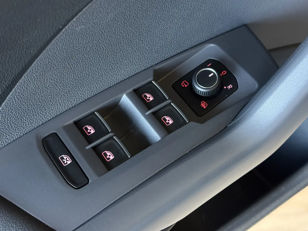 1.0 TSI 115pk DSG Style | Navigatie | Dode hoek | Stoelverwarming | PDC V+A | 100% Volkswagen Onderhouden!