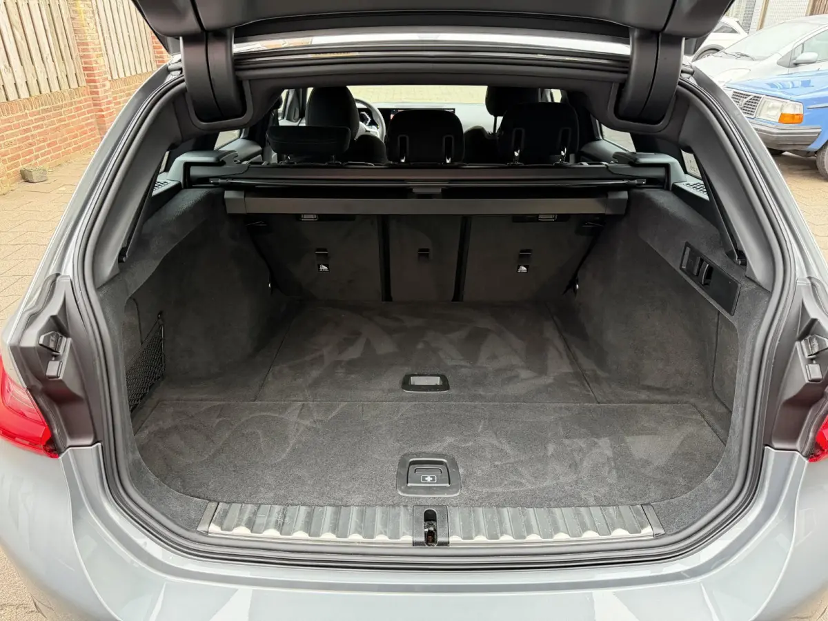 330i xDrive M-Sport Leder|AdaptiefCruise|HiFi