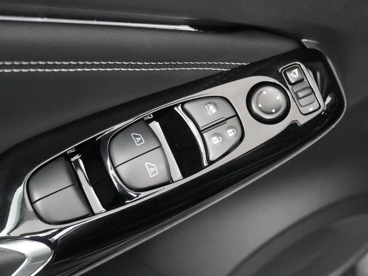 1.6 Hybrid Tekna | €6.000 Voorraadkorting | Lederen Bekl. | BOSE Audio | Stoel-, Stuur- & Voorruitverw. |