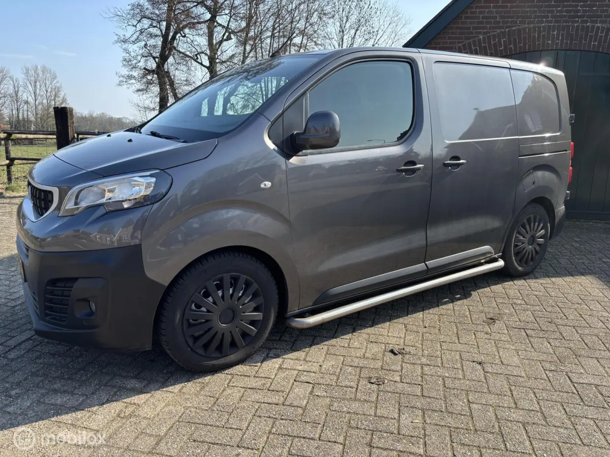 Bestel 226C 1.6 BlueHDI 95 Premium AUTOMAAT
