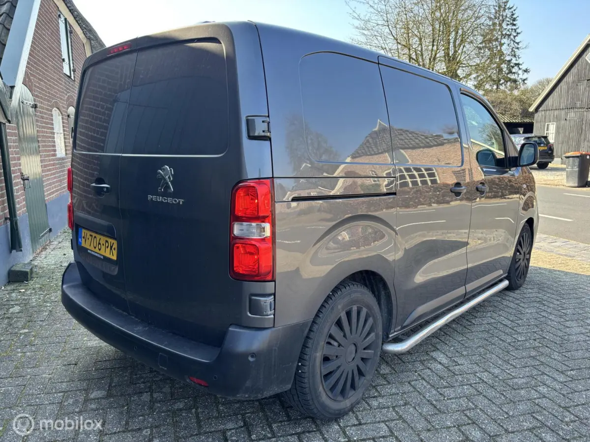 Bestel 226C 1.6 BlueHDI 95 Premium AUTOMAAT