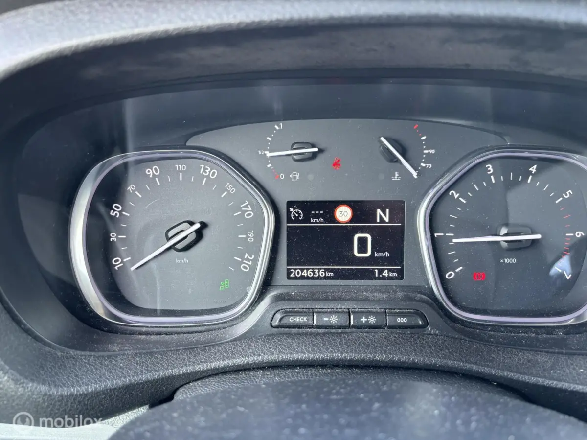 Bestel 226C 1.6 BlueHDI 95 Premium AUTOMAAT