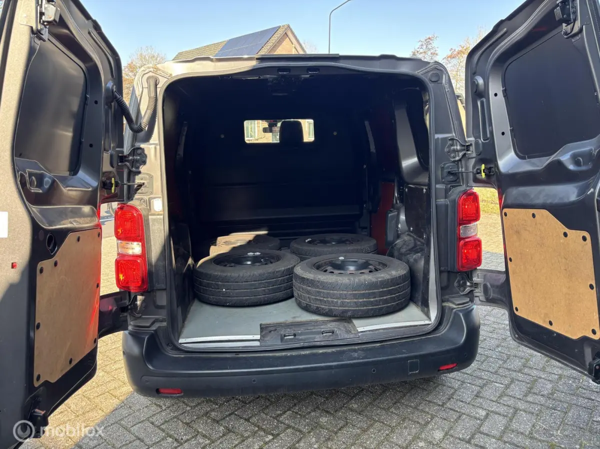 Bestel 226C 1.6 BlueHDI 95 Premium AUTOMAAT