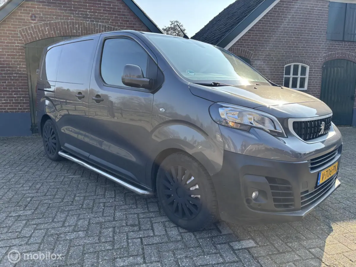 Bestel 226C 1.6 BlueHDI 95 Premium AUTOMAAT