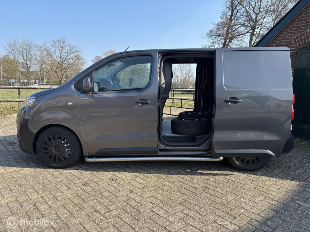 Bestel 226C 1.6 BlueHDI 95 Premium AUTOMAAT
