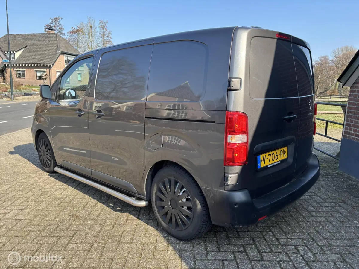 Bestel 226C 1.6 BlueHDI 95 Premium AUTOMAAT