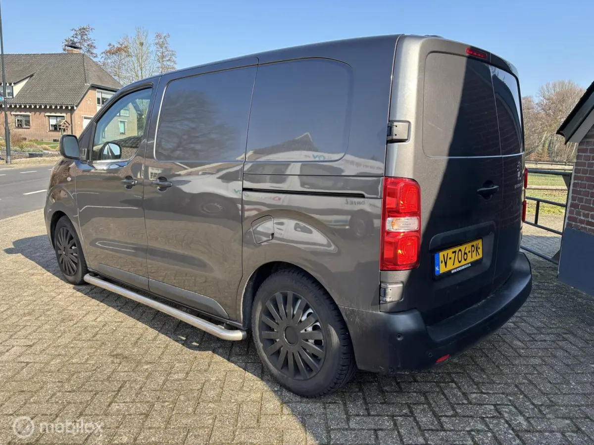 Bestel 226C 1.6 BlueHDI 95 Premium AUTOMAAT