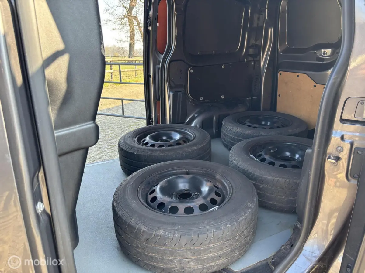 Bestel 226C 1.6 BlueHDI 95 Premium AUTOMAAT