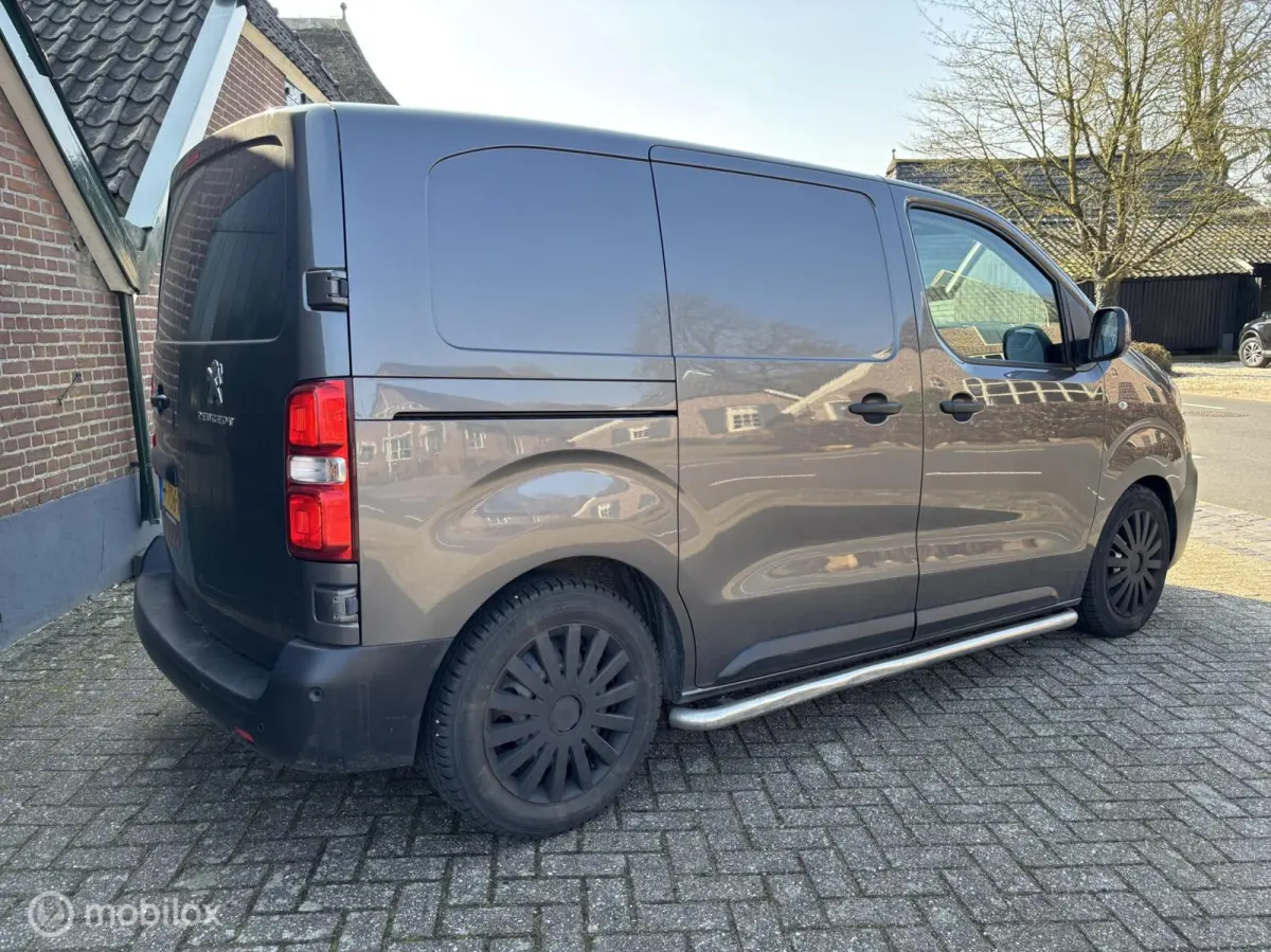 Bestel 226C 1.6 BlueHDI 95 Premium AUTOMAAT