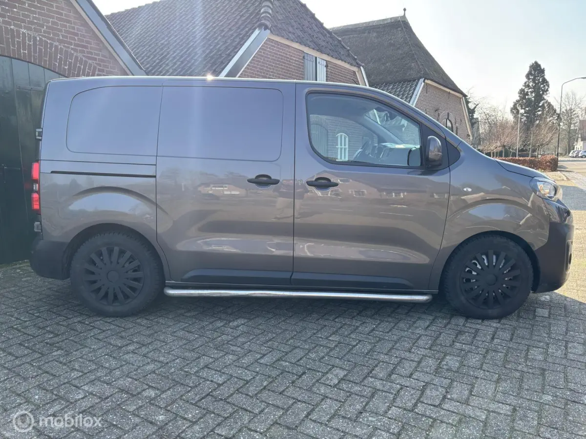 Bestel 226C 1.6 BlueHDI 95 Premium AUTOMAAT
