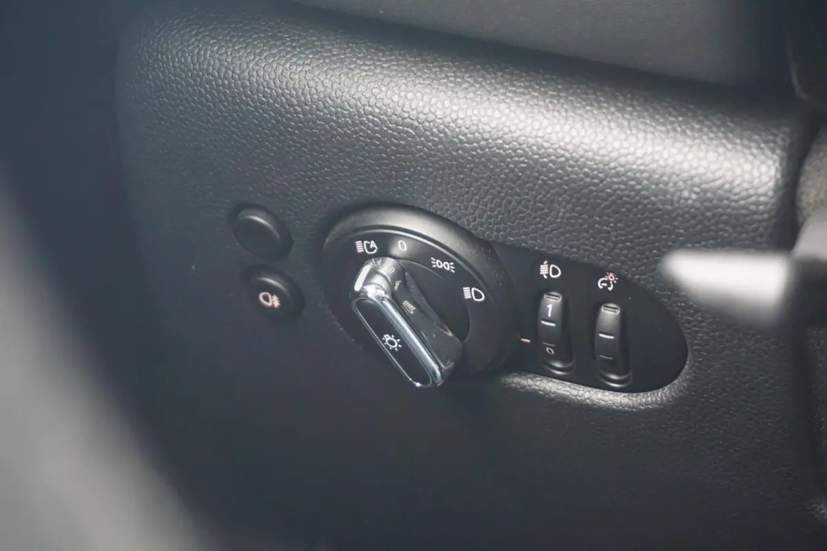 Cooper Essential Uitvoering | Panoramadak | Navigatie | Cruise Control | Led-Koplampen