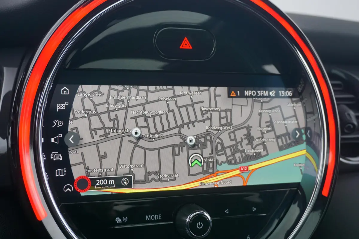 Cooper Essential Uitvoering | Panoramadak | Navigatie | Cruise Control | Led-Koplampen