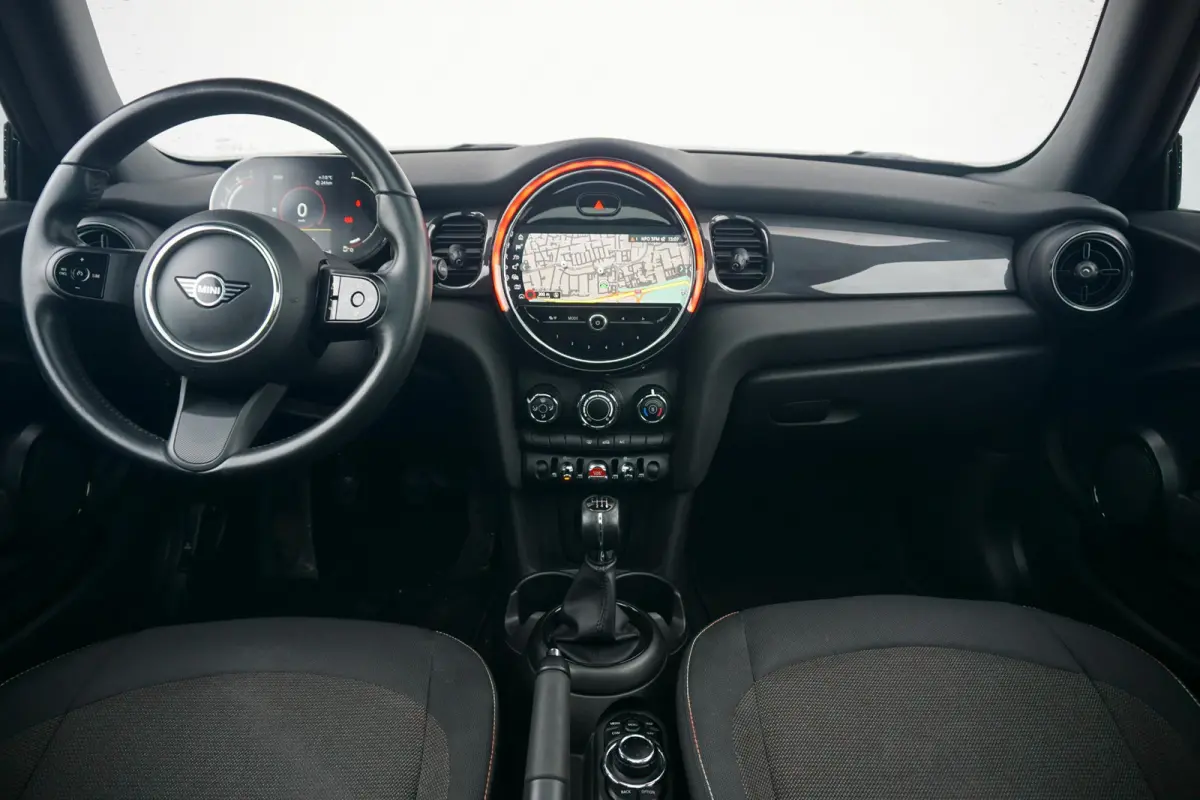Cooper Essential Uitvoering | Panoramadak | Navigatie | Cruise Control | Led-Koplampen