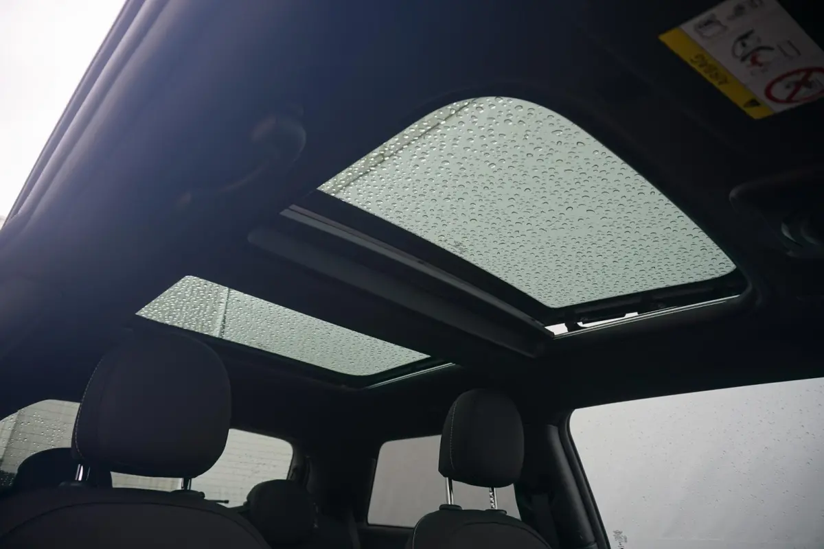 Cooper Essential Uitvoering | Panoramadak | Navigatie | Cruise Control | Led-Koplampen