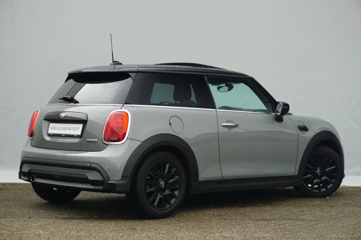 Cooper Essential Uitvoering | Panoramadak | Navigatie | Cruise Control | Led-Koplampen
