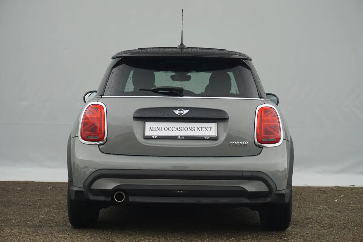 Cooper Essential Uitvoering | Panoramadak | Navigatie | Cruise Control | Led-Koplampen
