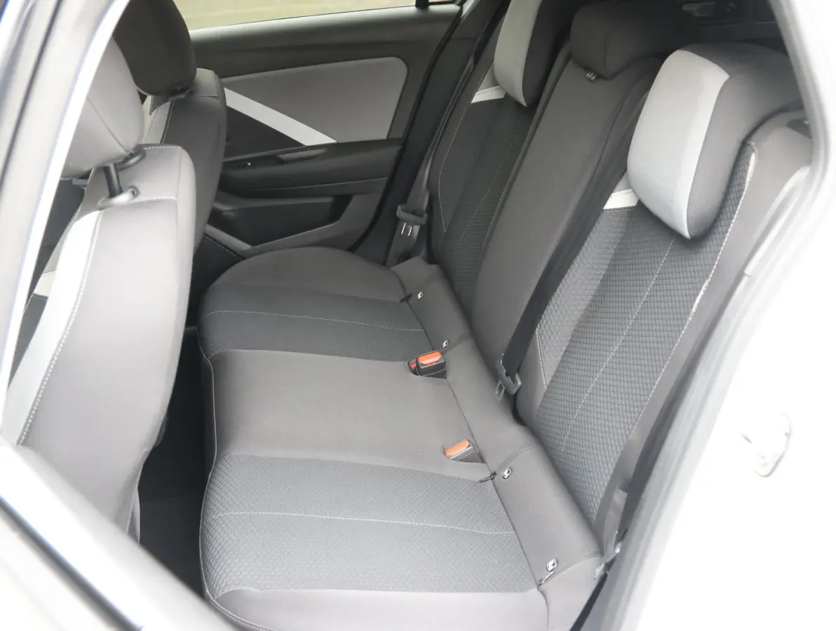 110pk Edition |GRATIS € 1000,- ACCESSOIRES NAAR KEUS! | Navigatie | Camera | AGR stoelen met verwarming
