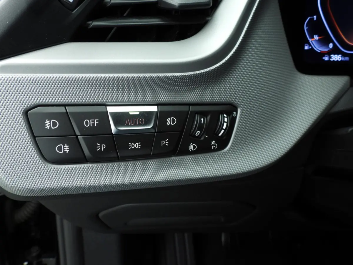 5-deurs 116i | Handbak !! | LED | Navigatie | Clima | PDC | Cruise controle | DAB | Alu 17 inch