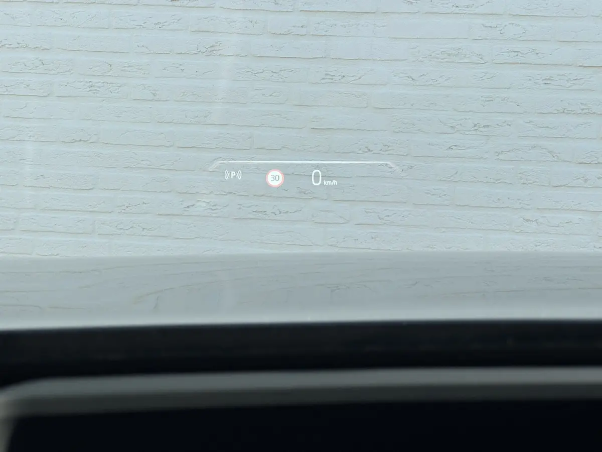 30e xDrive PHEV Fabrieksgarantie mei 2028 SOH 99% Clima Cruise Head-Up Stoelverwarming/ koeling Apple / Android 360 camera