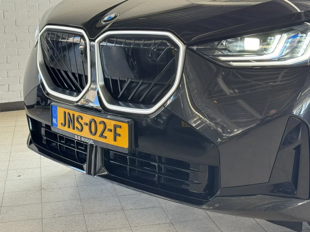 30e xDrive PHEV Fabrieksgarantie mei 2028 SOH 99% Clima Cruise Head-Up Stoelverwarming/ koeling Apple / Android 360 camera
