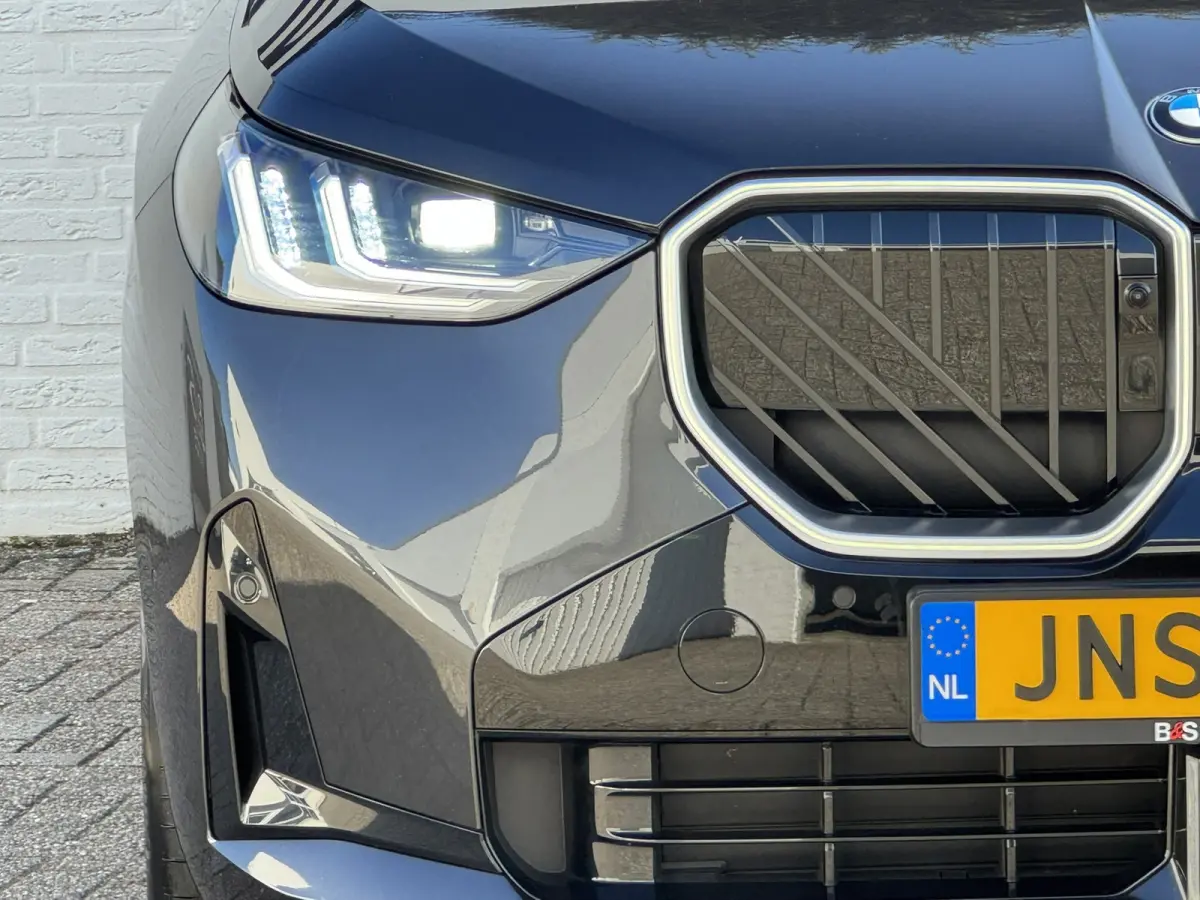 30e xDrive PHEV Fabrieksgarantie mei 2028 SOH 99% Clima Cruise Head-Up Stoelverwarming/ koeling Apple / Android 360 camera