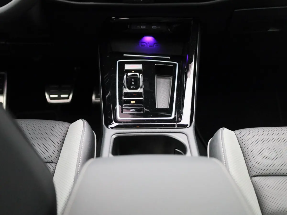 1.5 eHybrid GTE 272 PK | DEMO | VOLLEDIG LEDER | PANORAMADAK | HEAD UP DISPLAY | MEMORY STOELEN | STOELVERWARMING EN KOELING | LED STRIP | TREKHAAK |