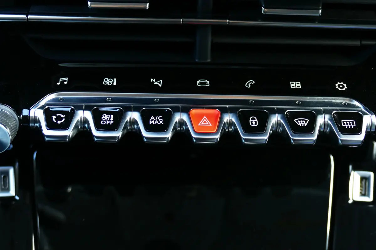1.2 PURETECH 130PK ALLURE PACK AUTOMAAT / NAVI / LED / CLIMA / PDC / AFN. TREKHAAK / 17"LMV/ CAMERA / BLUETOOTH / CRUISECONTROL / 2E EIGENAAR / SCHITTERENDE STAAT !!