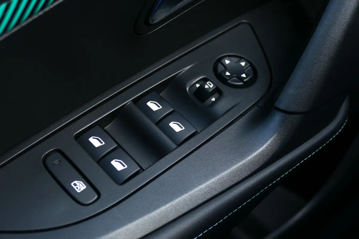 1.2 PURETECH 130PK ALLURE PACK AUTOMAAT / NAVI / LED / CLIMA / PDC / AFN. TREKHAAK / 17"LMV/ CAMERA / BLUETOOTH / CRUISECONTROL / 2E EIGENAAR / SCHITTERENDE STAAT !!
